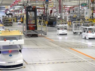 Robots mobiles autonomes de Sherpa sur le site de fabrication de moteurs de FPT Industrial à Bourbon-Lancy (Saône-et-Loire).