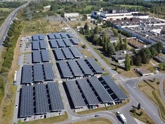Panneaux solaires installés à l'usine de Charleville de Stellantis
